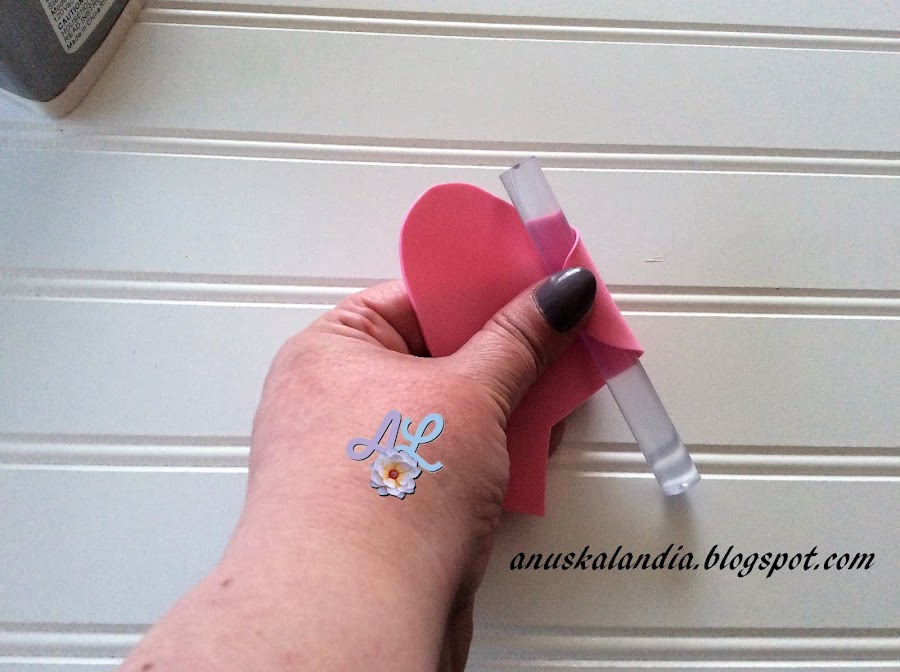 Rosa-gigante-goma-eva-o-foamy-3-Dar-forma-pétalos-Anuskalandia