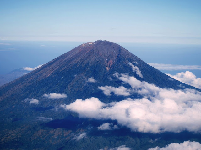 Pendakian Gunung Agung via Pura Besakih