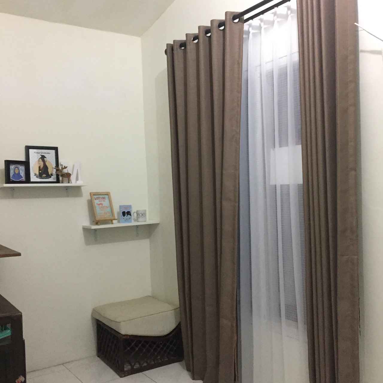 Cara mencari tahu kebutuhan kain untuk membuat gorden. Cara mencari tahu kebutuhan kain untuk membuat gorden.