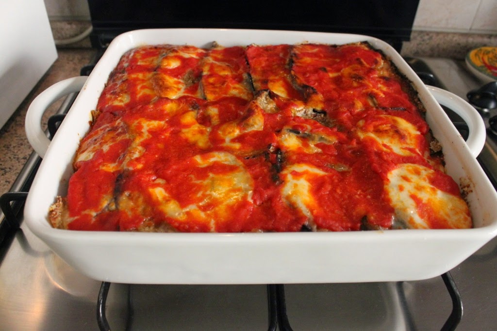 The Chef Mama Isa teaches how to make Eggplant Parmigiana - Aubergine Parmigiana