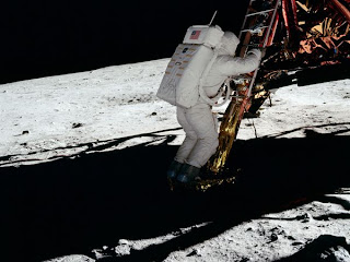 Neil Armstrong di Bulan
