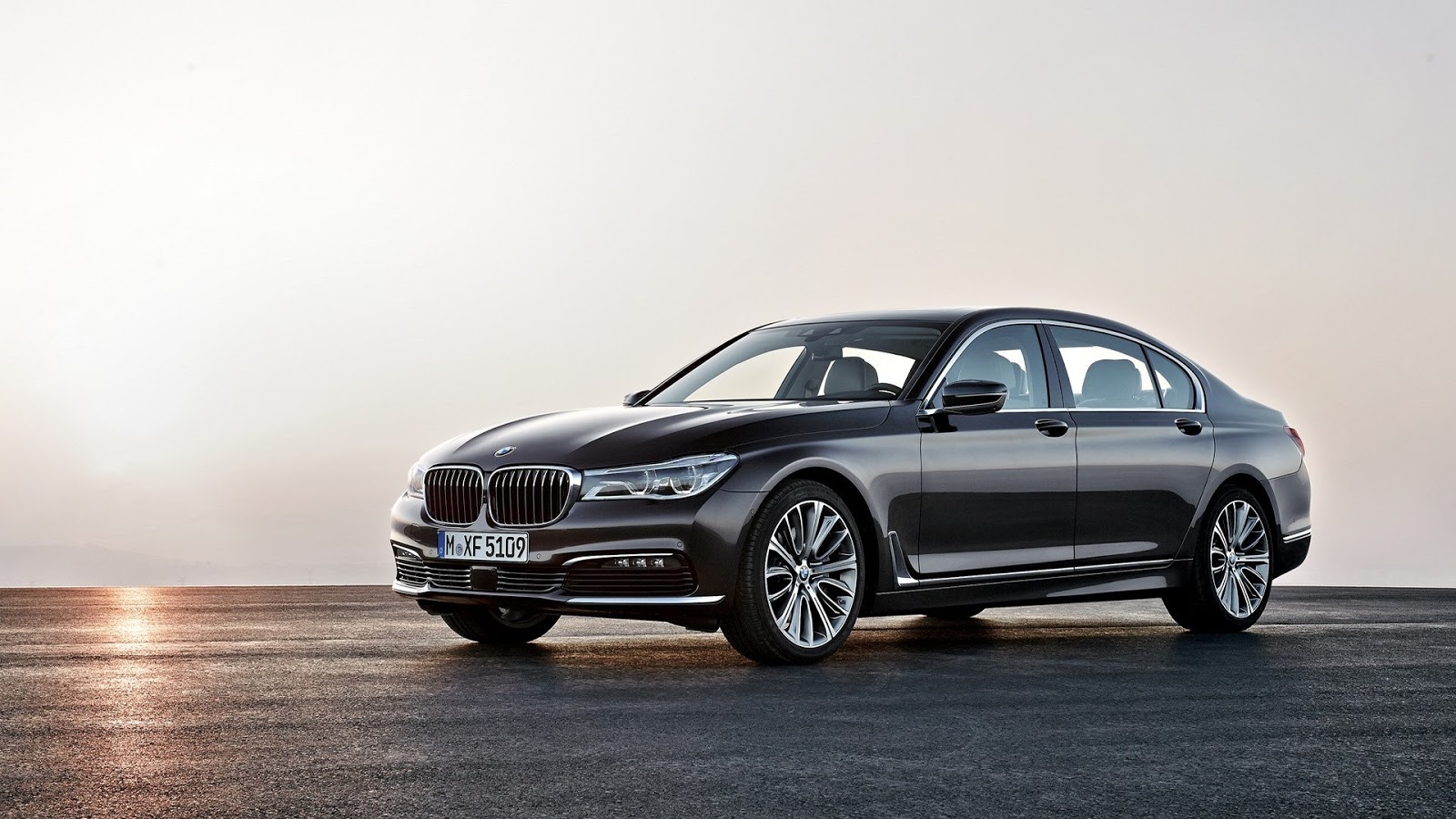 BMW 7serisi 2016 model araba siyah resimleri rooteto4