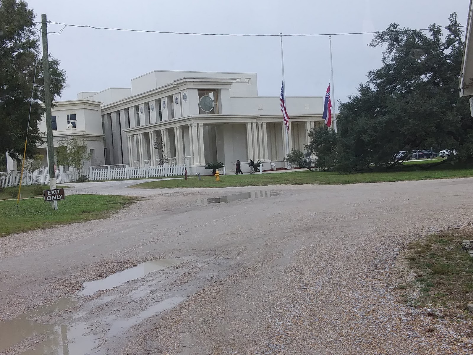 The Smiths RV Dec 29 2018 Jefferson Davis House Visit