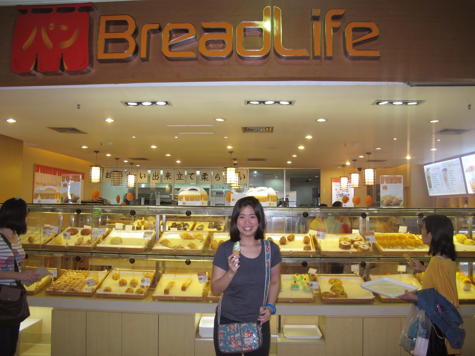 Michelle Noms: MUST EAT in Paris Van Jawa: BreadLife Green Tea Ice ...