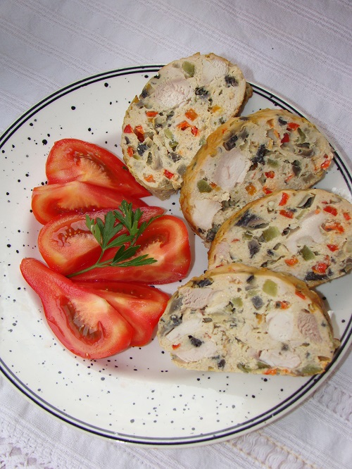 Rulada din carne de pui cu legume