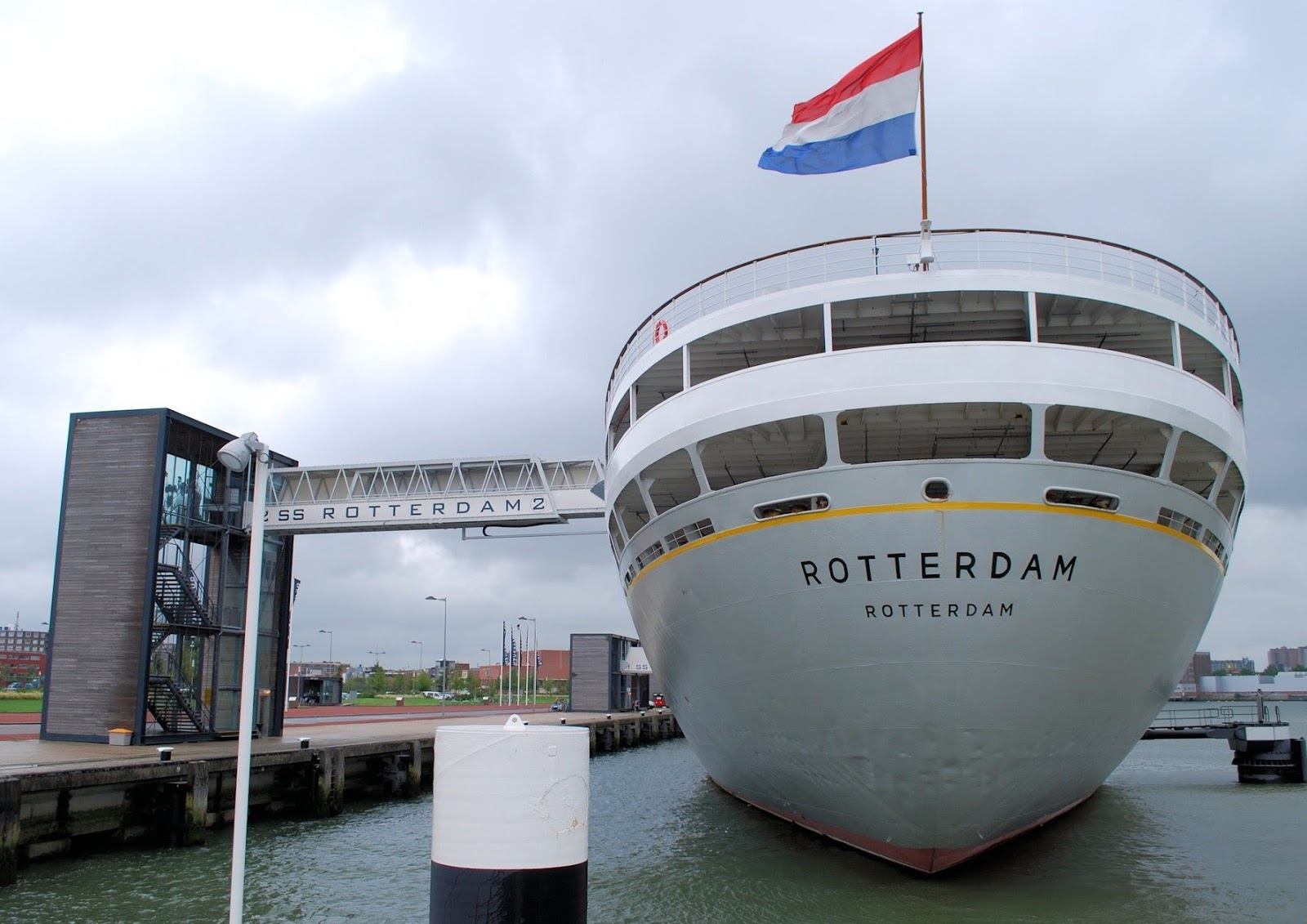 SS Rotterdam, barco hotel y restaurant en Holanda