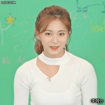 171211 스페셜 브이라이브 트와이스 막둥이 쯔위.gif | 인스티즈