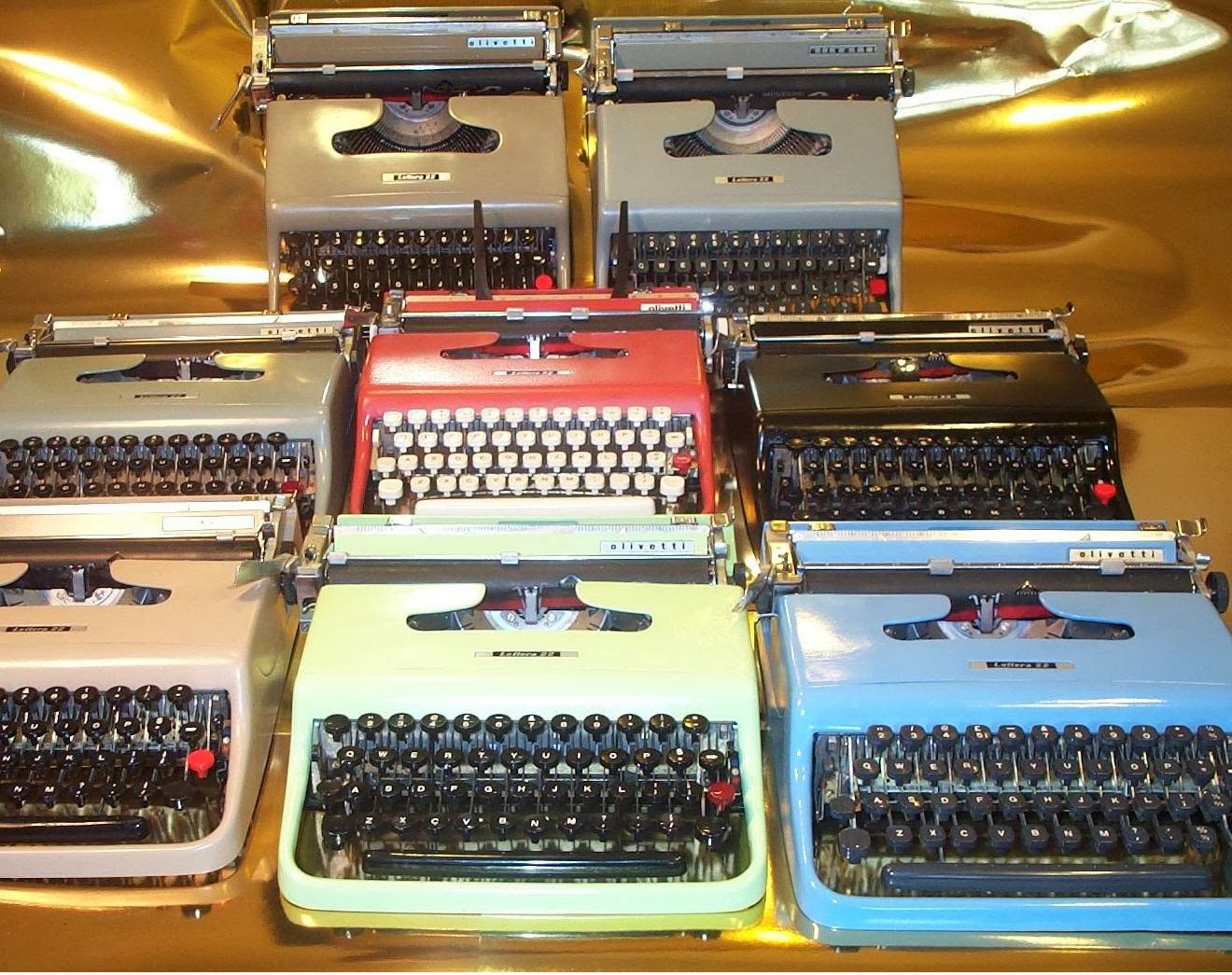 oz.Typewriter: Everything New in Portable Typewriters is Old Again