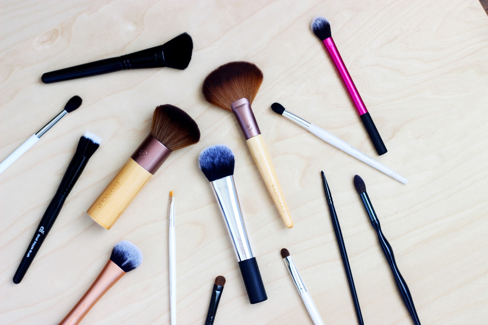 Makeup Brushes - Laura Neuzeth