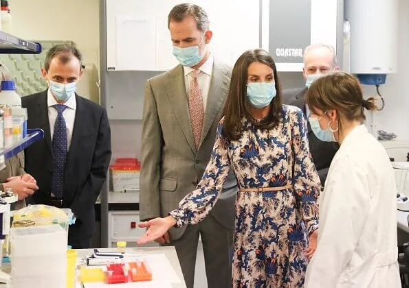 Queen Letizia wore Sandro all-over-print long silk dress. Queen Letizia wore a floral print silk dress by Sandro