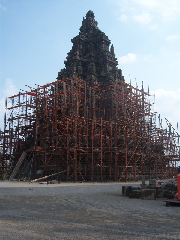 Gambar Loli Top Prambanan Transjogja Berbeda Candi Gempa 2006 Mengalami