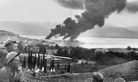 Άνοιξη του 1941: Τα στούκας βομβαρδίζουν τους συμμάχους την ώρα που αποχωρούν από το Ναύπλιο