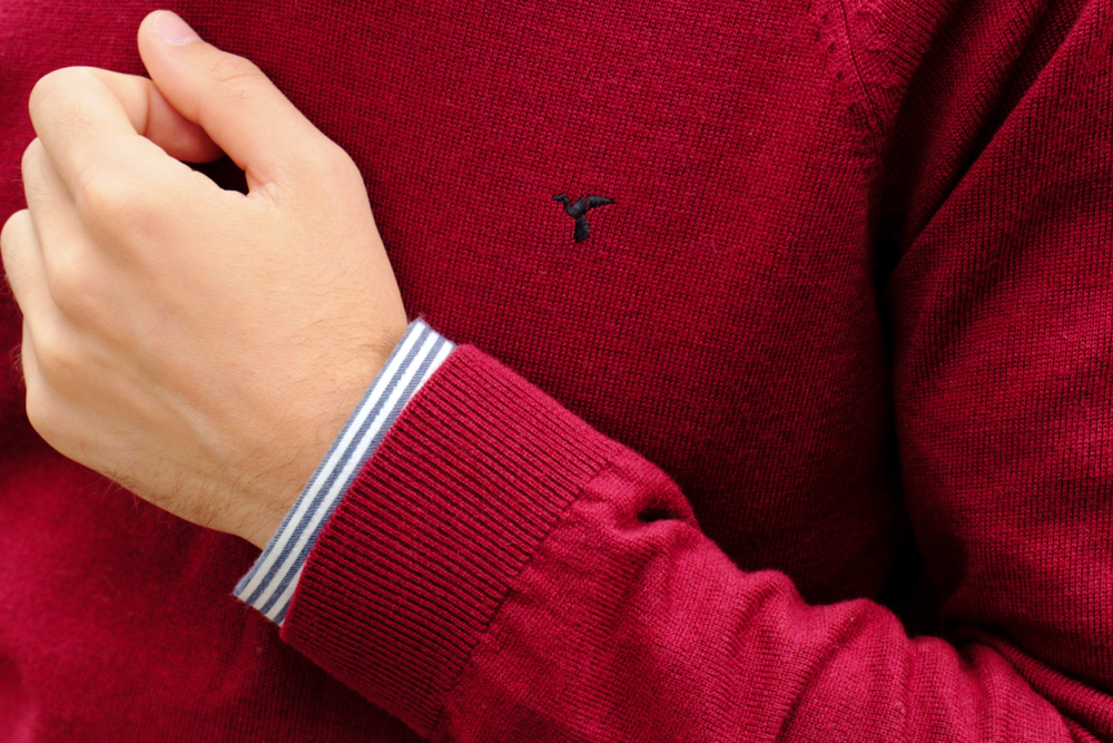 blog-mode-homme-style-bordeaux-paris-somewhere-pull-laine-rouge-col-v-chemise-rayee-jeans-skinny-brut-elegant-classique-chic-somewhere-