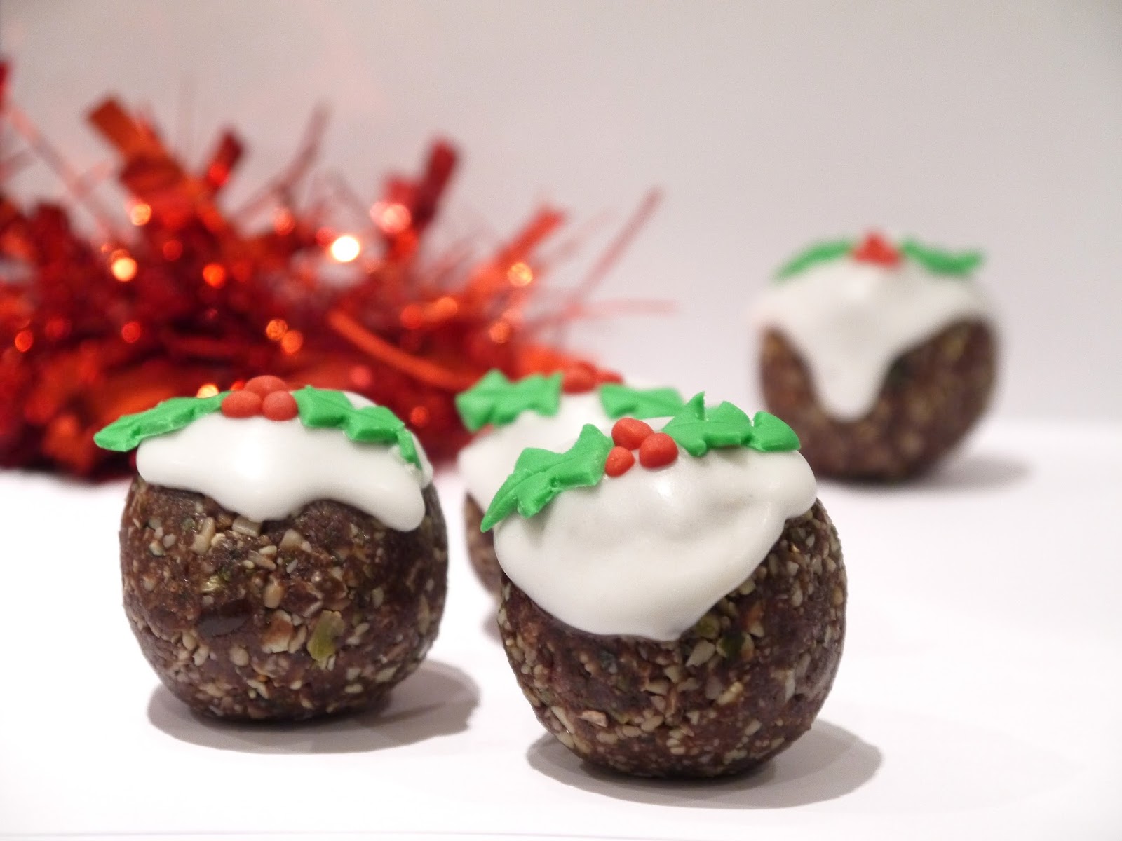 *NUT FREE* Christmas Pudding Energy Balls! The Betty Stamp