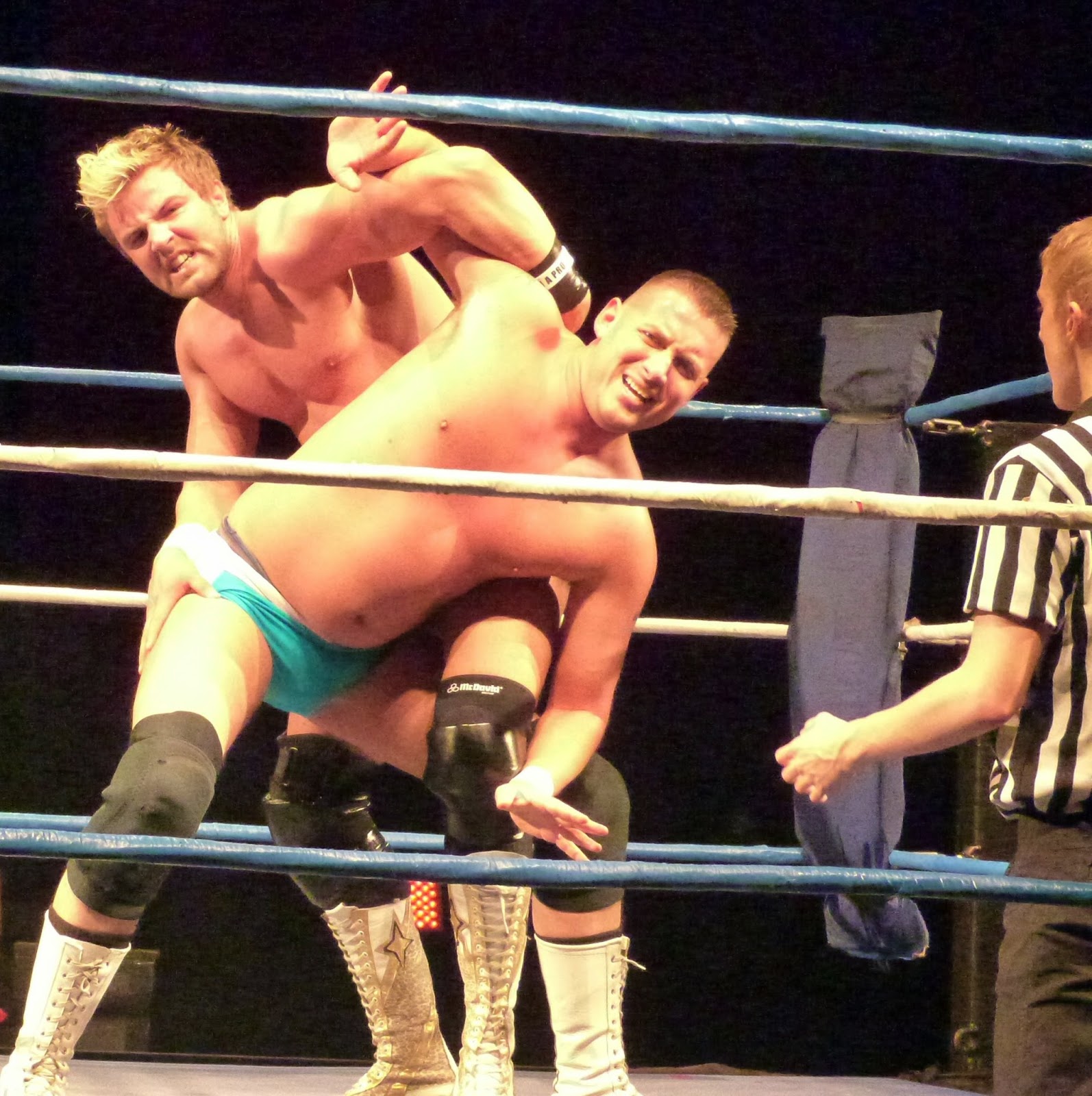 WRESTLESHOTS: NATHAN CRUZ V TONY SPITFIRE