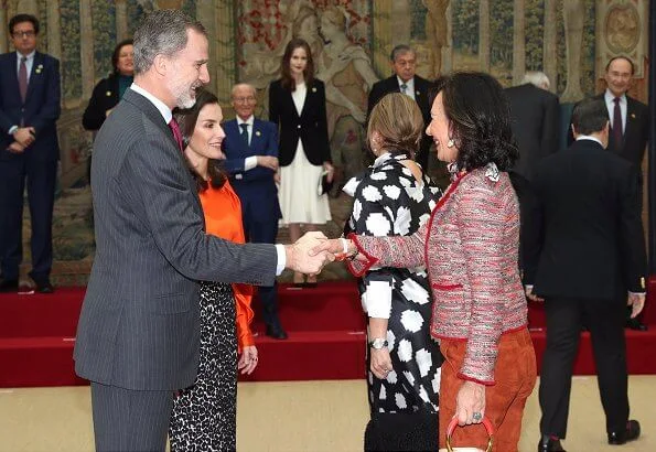 Queen Letizia wore new Zara blouse with voluminous sleeves and Roberto Verino Jacquard pencil skirt