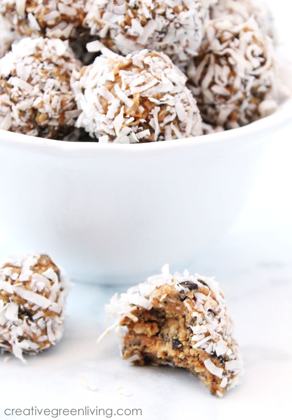 Learn how to make easy no-bake peanut butter cookie style energy bites. This vegan energy balls are a tasty gluten free snack with the flavors of both chocolate and peanut butter. #creativegreenliving  #creativegreenkitchen #vegan #glutenfree #energyballs #energybites #powerbites #proteinballs #healthysnacks #vegansnacks #glutenfreesnacks