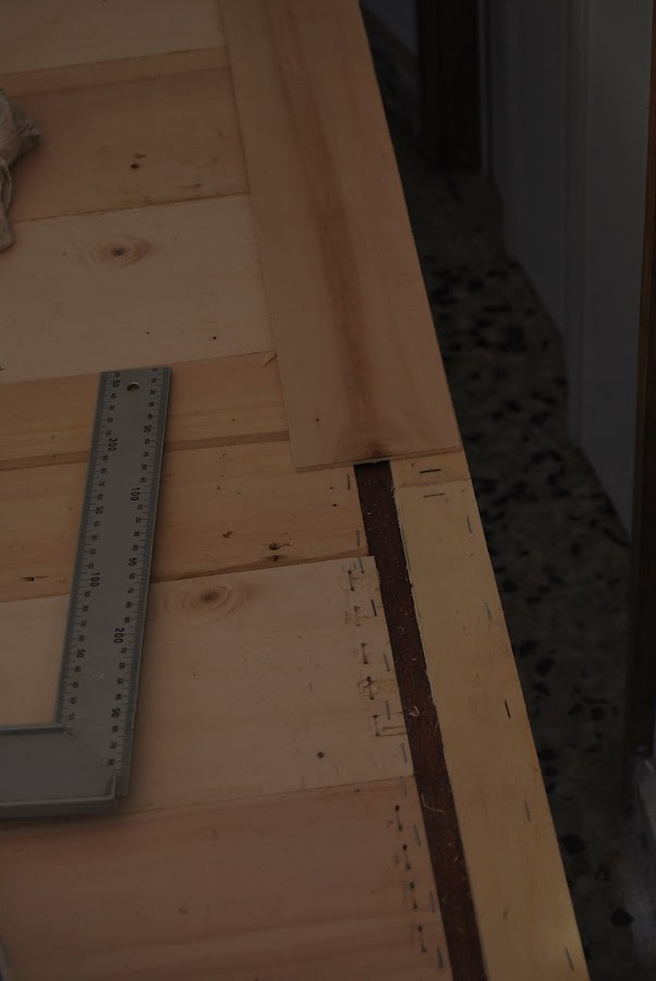 Como he forrado una puerta con madera reciclada