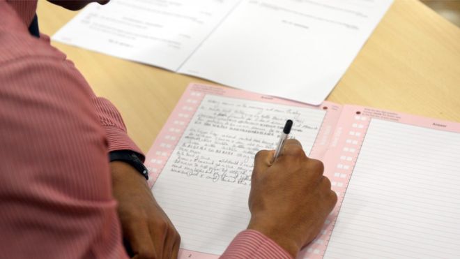 Blog elhacker.NET: 3.000 estudiantes de Tailandia deberán repetir examen por hacer trampas usando relojes inteligentes