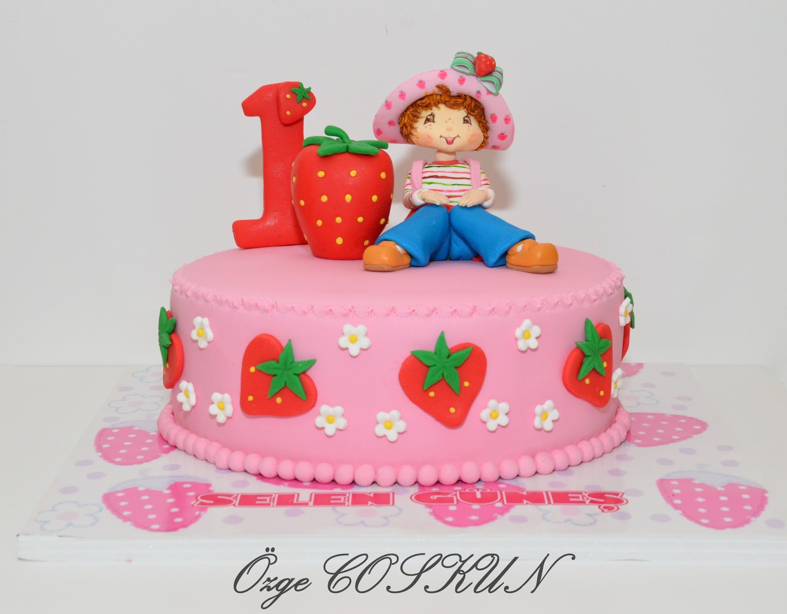 çilek kız pasta