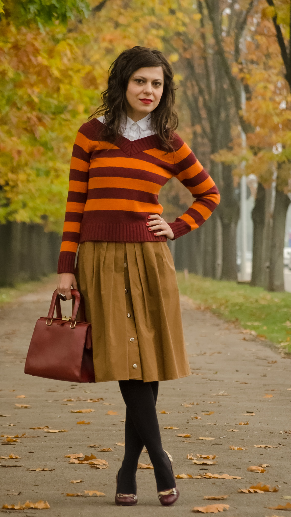 harry potter fall outfit brown skirt burgundy orange sweater shoes heels bag autumn scenery fallen leaves