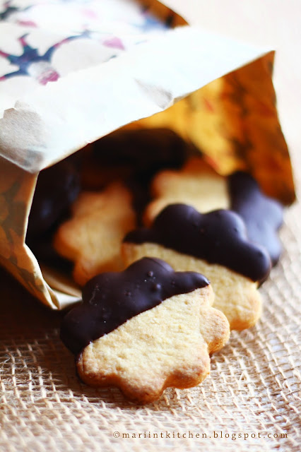 biscotti di natale #3: biscotti con farina di mandorle, arancia e cioccolato