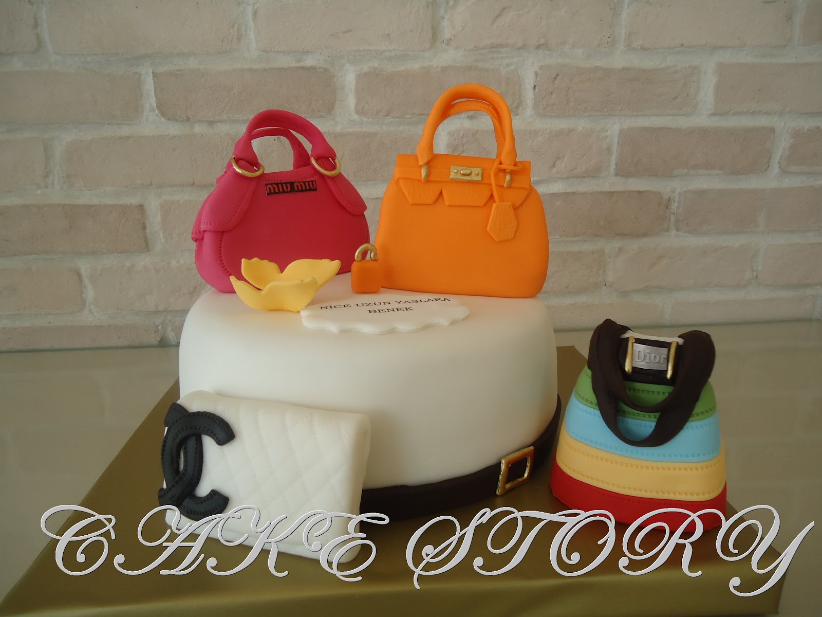 Cake Story: DESIGNER BAGS BIRTHDAY CAKE