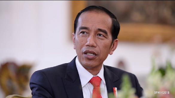 Dinilai Juara Bohong, Presiden Jokowi Dapat Piala dari Aktivis