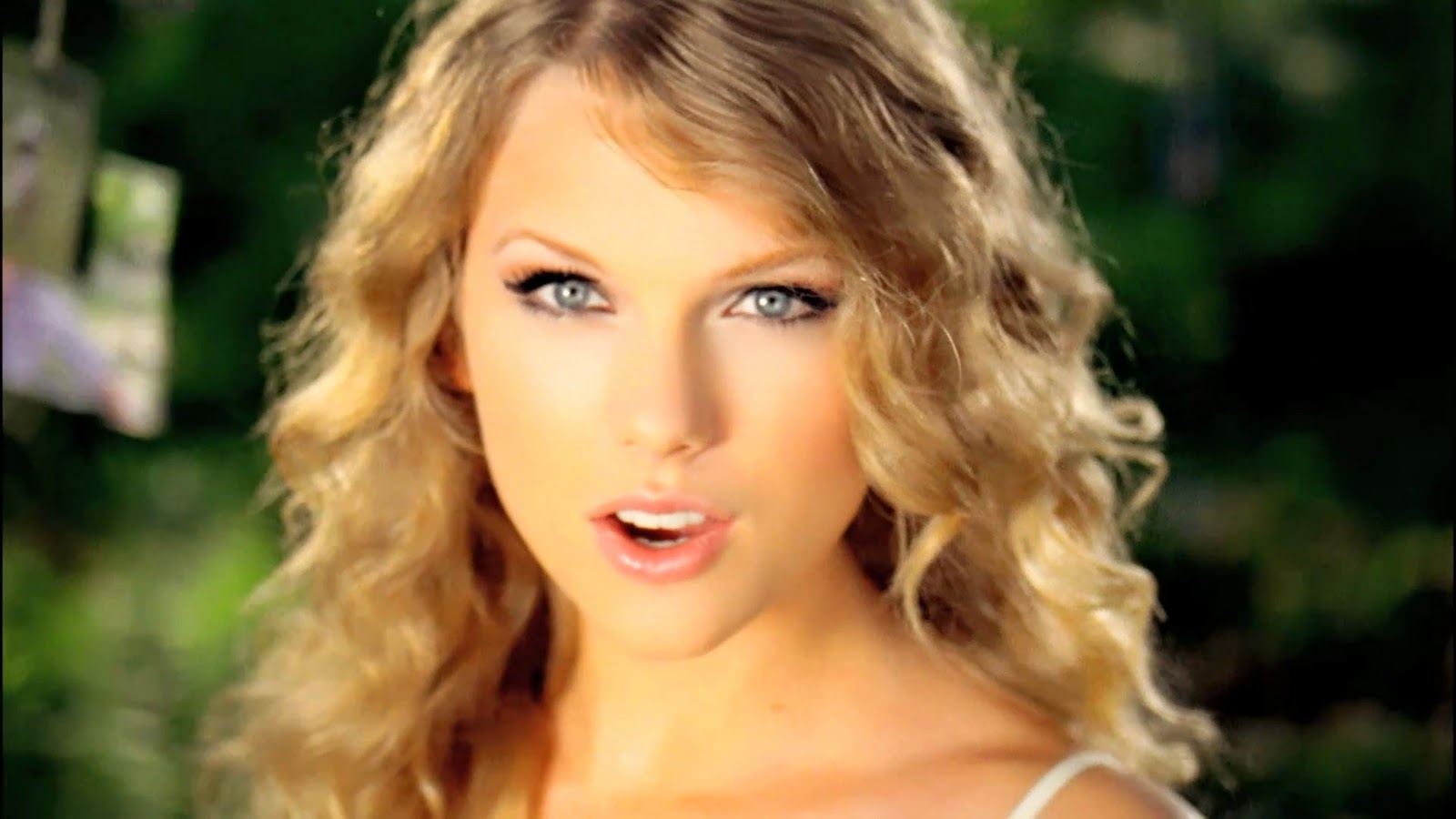 http://2.bp.blogspot.com/-UzzGQlfG2kA/UDyPwxYdx5I/AAAAAAAAOMI/zPLes0l3DGs/s1600/taylor+swift+mine.jpg