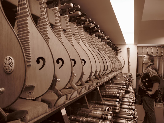 Sabrina à Taïwan: Une boutique d'instruments traditionnels chinois et ...