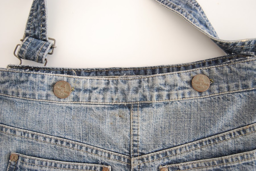 bolso hecho a partir de un vaquero viejos.