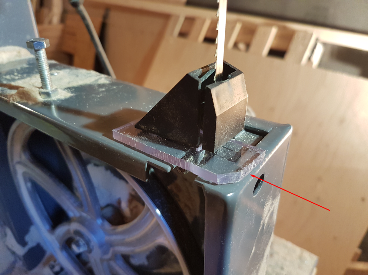 A quick fix for the bandsaw lower blade guide