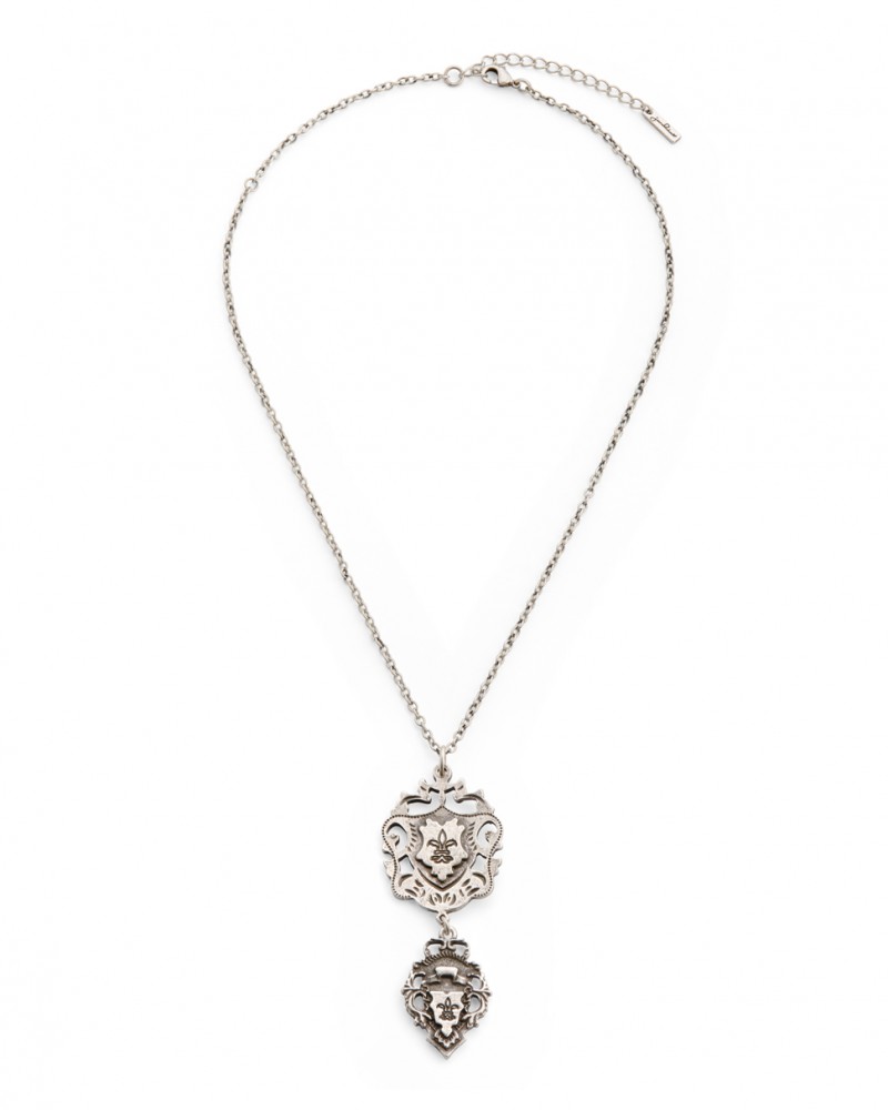 Jewels+Mints: JewelMint Cavalier Crest Pendant - Product Review