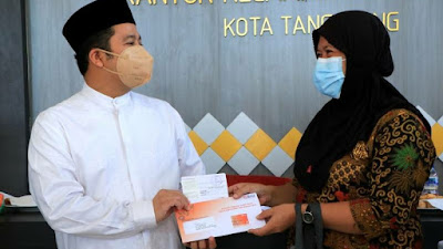 Penerima Bantuan PKH dan BPNT, Walikota Tangerang : Saya tegaskan Kartunya Harus Disimpan Sendiri, jangan dipegang orang lain