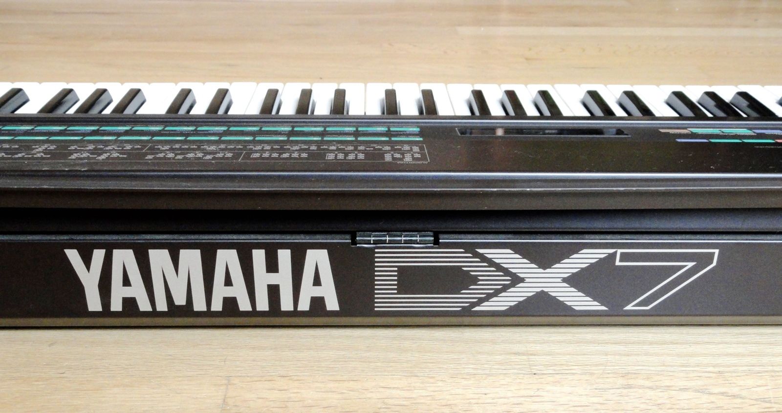 MATRIXSYNTH 1980's Yamaha DX7 Digital FM Vintage Synthesizer with Original Case, Carts & Manuals