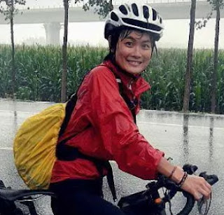 chinese woman ride bicycle morocco to lagos