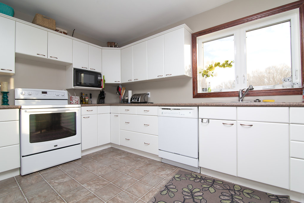 ROYAL LEPAGE Carman home! 21138 Road 28N Roland