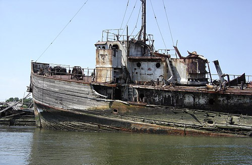 Maritime Maunder: SHIP GRAVEYARD NEXT DOOR TO NYC