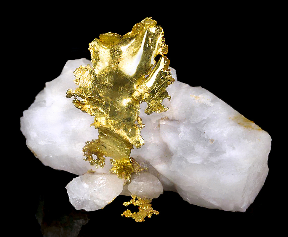 Благородные руды. Минерал самородок кварц. Самородное золото минерал. Пирит самородок. Парагенезис золота и кварца.