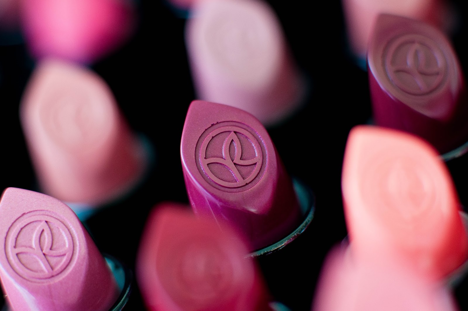 Yves Rocher - Губная Помада «Виртуозный Цвет», 54 свотча на губах!