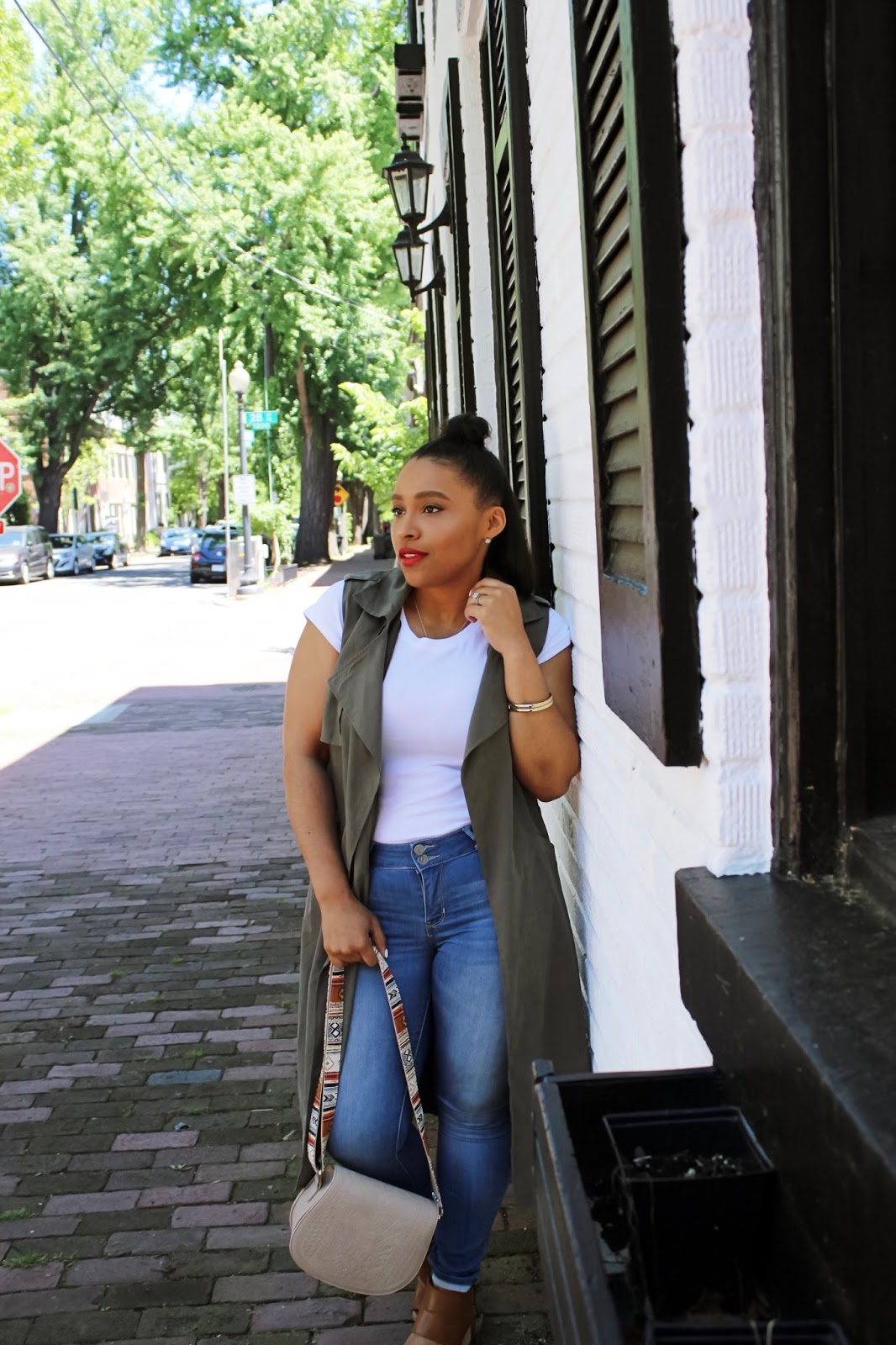 Fun Things To Do & See In Georgetown, walking in georgetown, top knot, red lipstick, dc bloggers, summer outfits