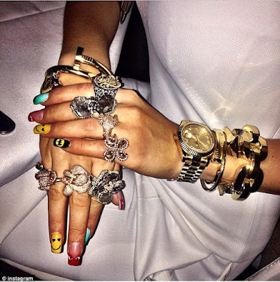 10 rzeczy których nie powinnaś zakładać na podróż samolotem czego nie zakładać na podróż samolotem