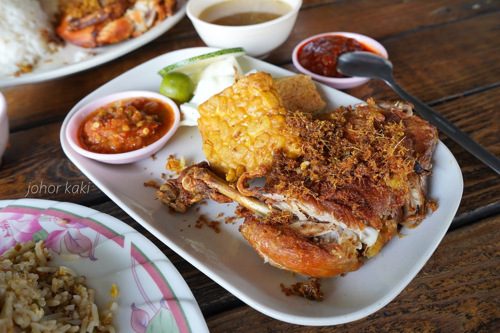 Nasi ayam penyet