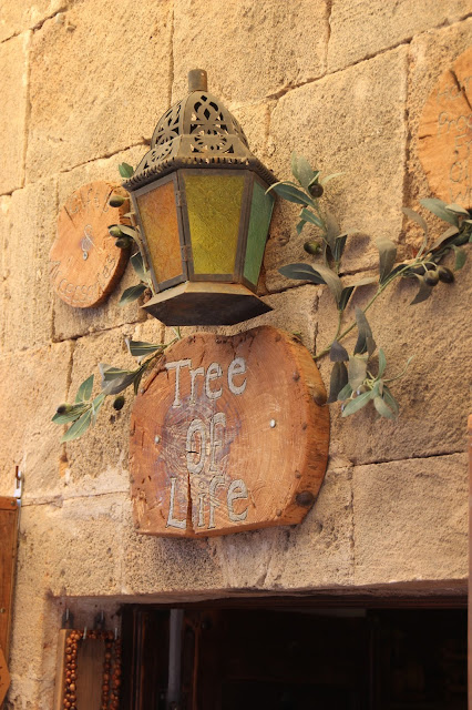 Travel guide to Lindos in Greece. The Touristin. The tree of life in Lindos, Greece.