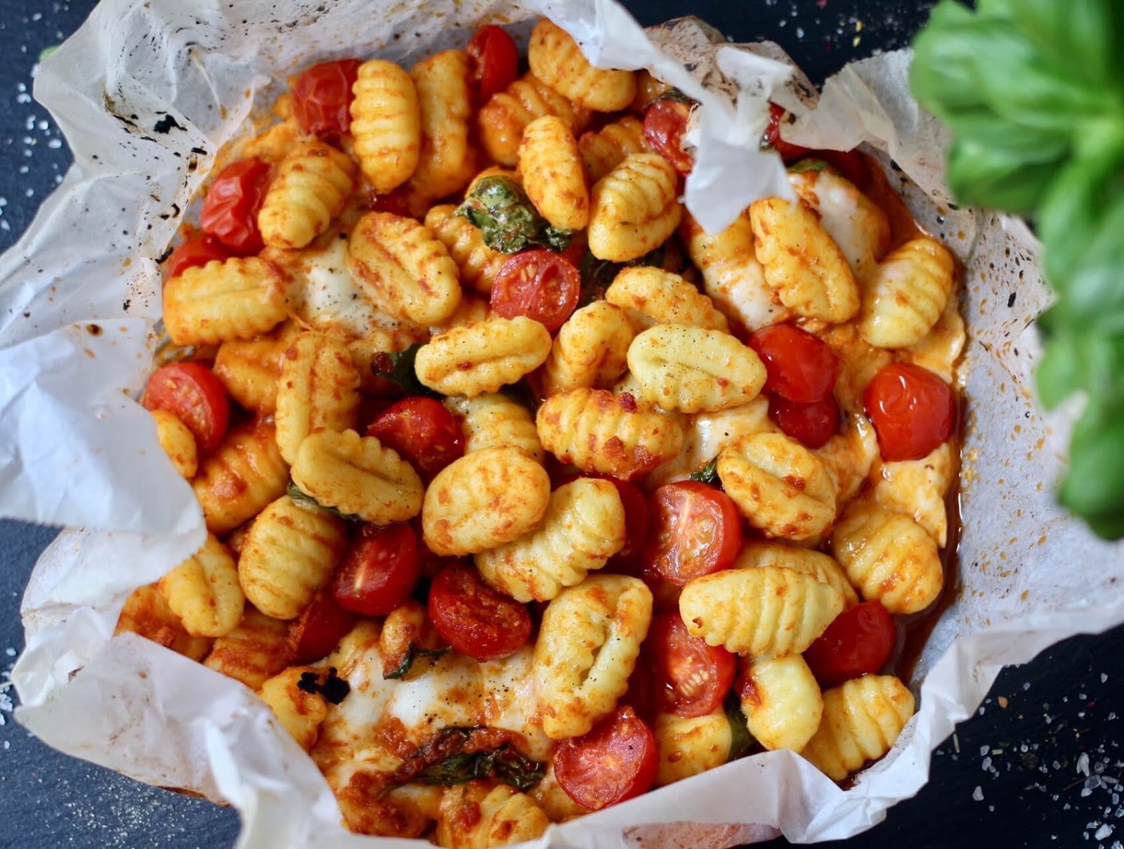 HOME OF HAPPY GNOCCHICAPRESE AUS DEM OFEN