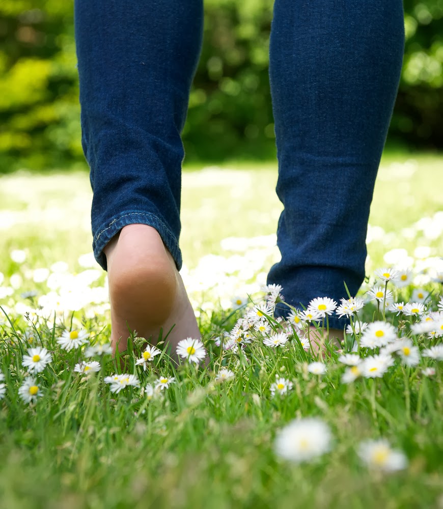 Walking Barefoot Really Health Beneficial | Healthy Tactic