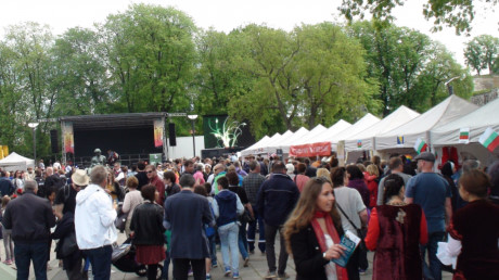 Trung bay ve Viet Nam tai Le hoi Van hoa va Ngon ngu Na Uy - Anh 5