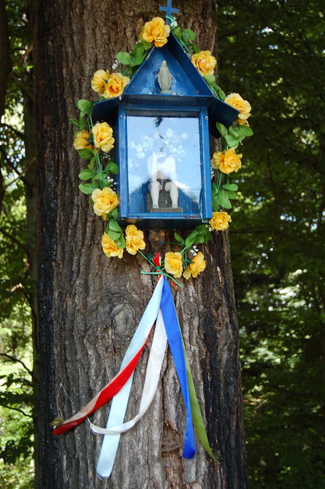 Kapliczki Beskidu Małego … niebieskim szlakiem z Wadowic na Leskowiec BESKID MAŁY