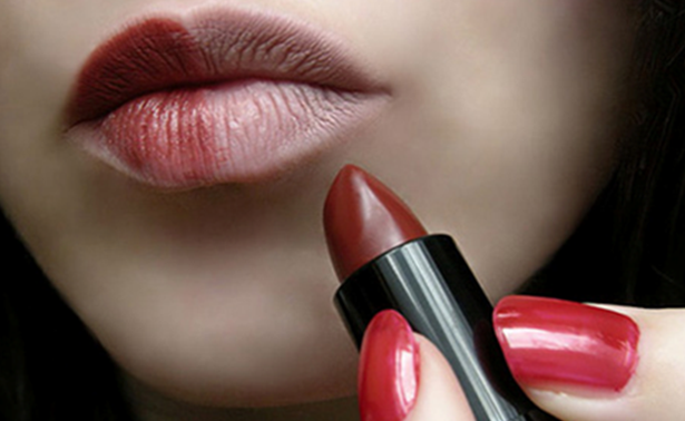 6 Rekomendasi Warna lipstik untuk bibir yang hitam