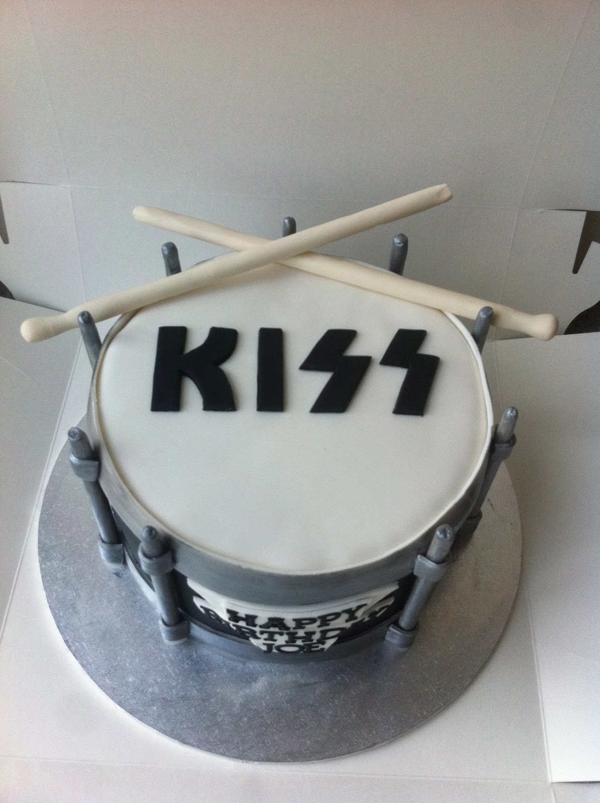 Baked By Design Kiss Drum Cake Baked By Design Kiss Drum Cake